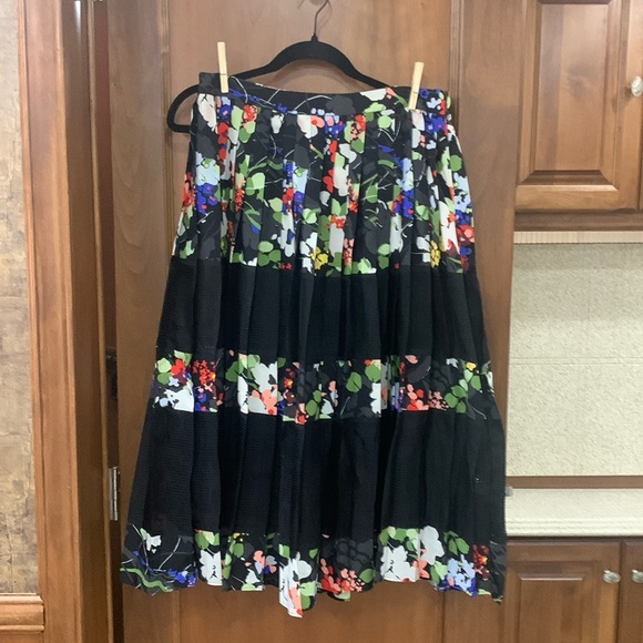 Banana Republic black mesh and floral skirt size 10 - Picture 1 of 6